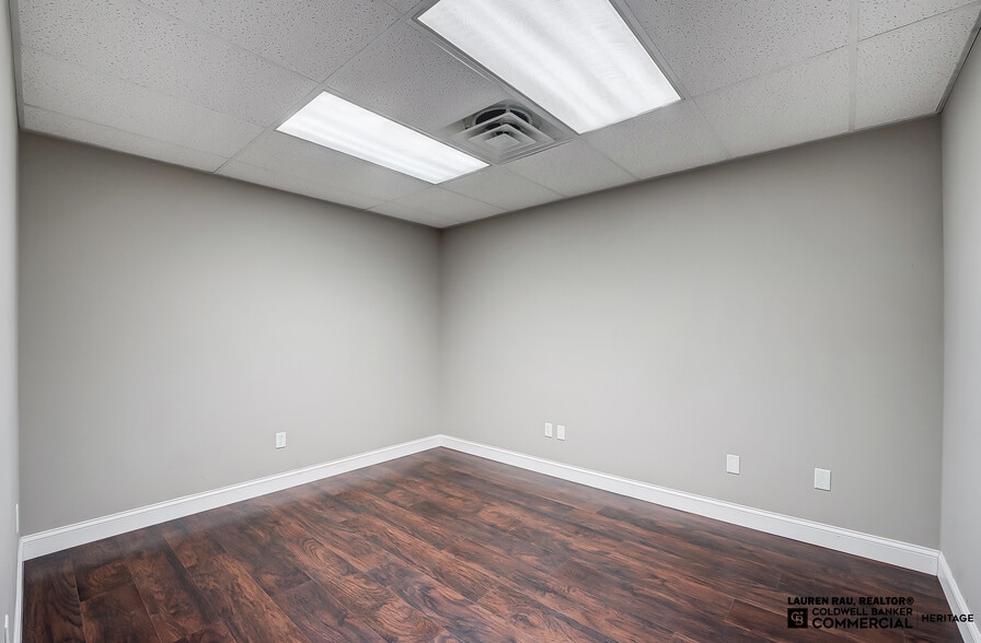 More Photos Of 400-460 Fame Rd, Dayton Light Distribution For Lease