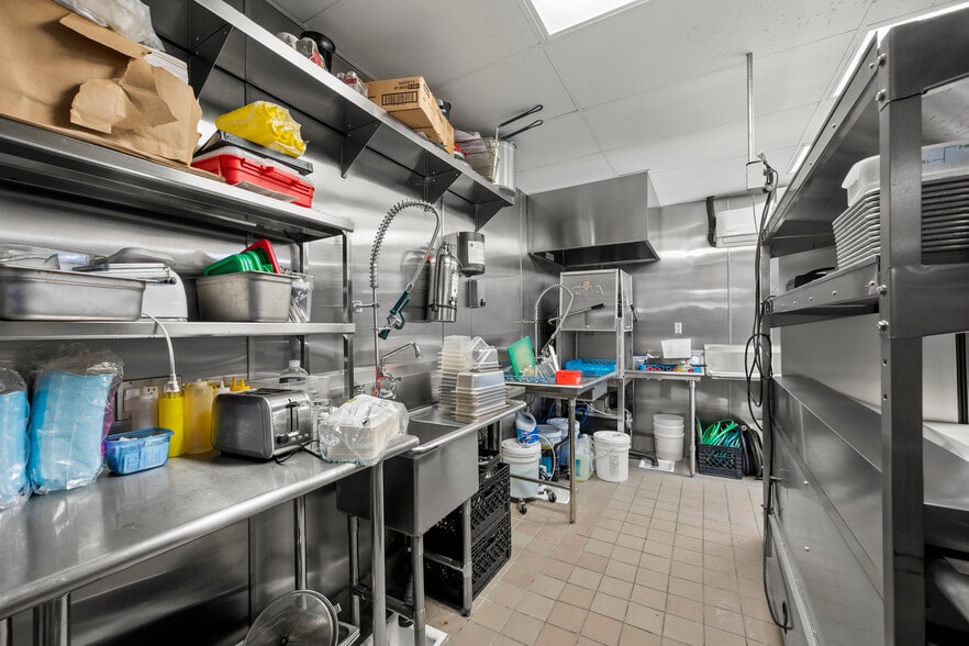 More Photos Of 4727 University Ave, San Diego Restaurant For Sale