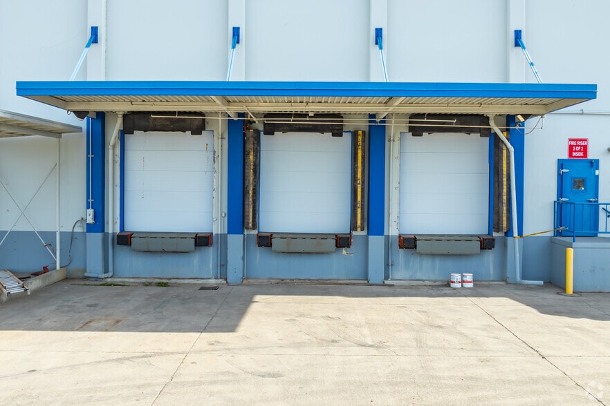 More Photos Of 1111 Navy Dr, Stockton Manufacturing For Lease