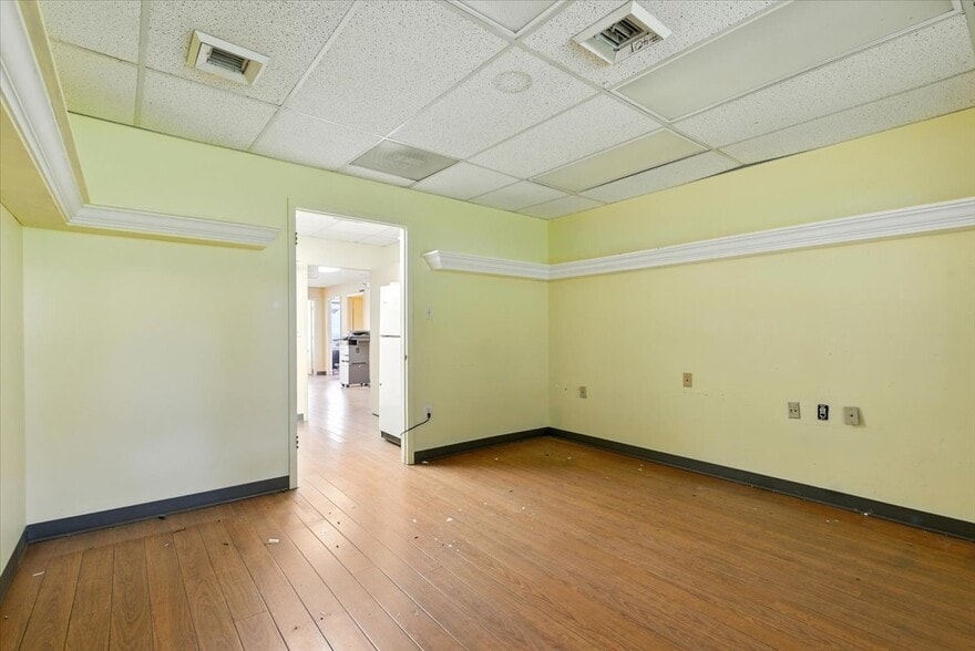More Photos Of 5405 Twin Knolls Rd, Columbia Medical For Sale
