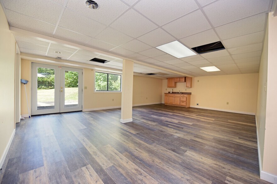 More Photos Of 10 Deer Crossing Trl, Blairsville Office For Sale