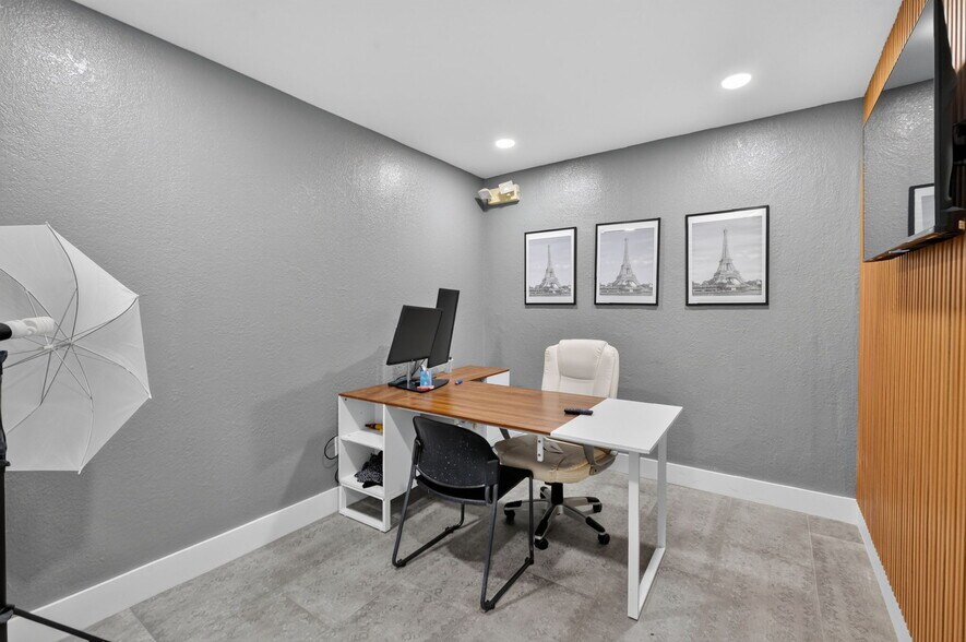 More Photos Of 16811 NE 6th Ave, North Miami Beach Office For Sale