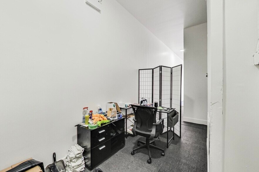 More Photos Of 2628-2634 W Touhy Ave, Chicago Storefront Retail Office For Lease