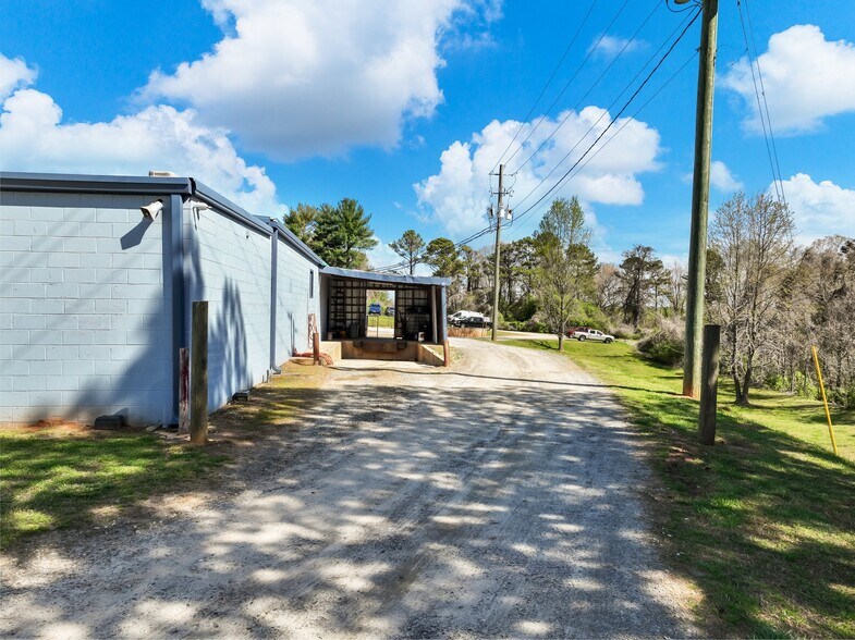 More Photos Of 2567 Athens Hwy, Gainesville Warehouse For Lease
