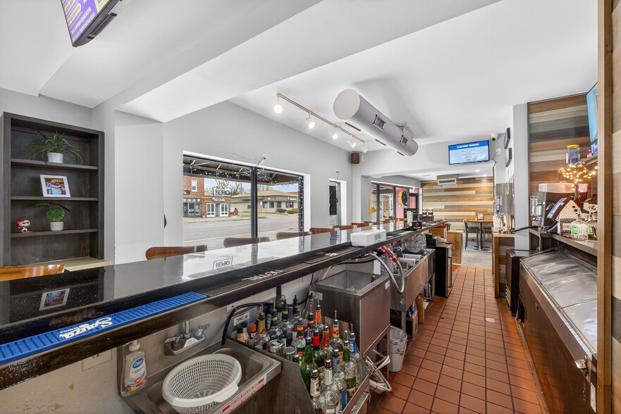 More Photos Of 8713 Gravois Rd, Saint Louis Restaurant For Sale