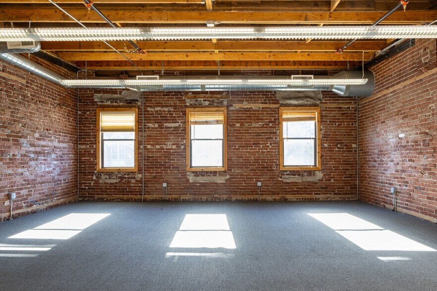More Photos Of 2737 Larimer St, Denver Loft Creative Space For Lease