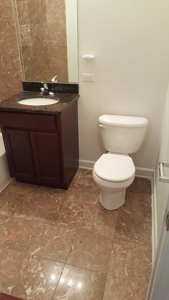 More Photos Of 720 W 47th St, Chicago Apartments For Lease