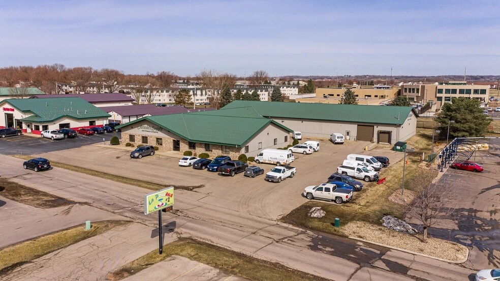 More Photos Of 835 38th St NW, Rochester General Retail For Lease