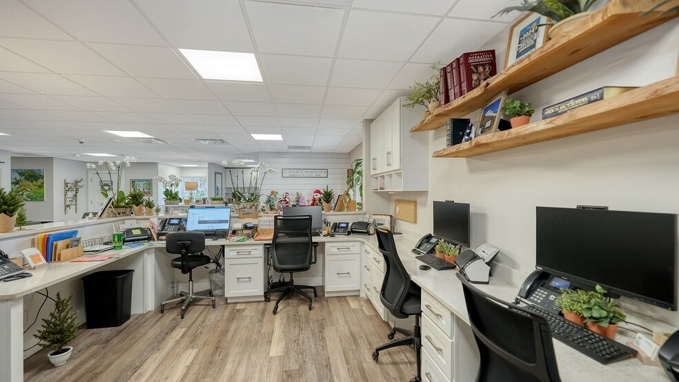 More Photos Of 1630 S Tuttle Ave, Sarasota Medical For Sale