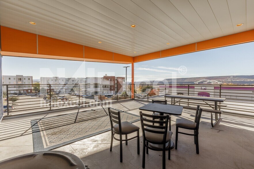 More Photos Of 652 St George blvd, St George Freestanding For Sale