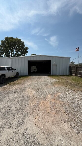 More Photos Of 710 Industrial Rd, Bristow Warehouse For Sale