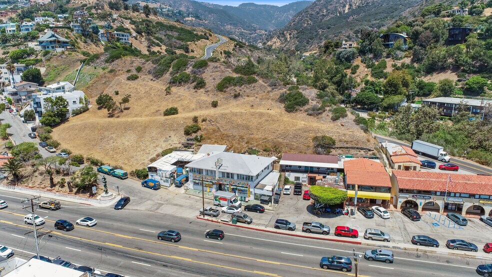 More Photos Of 21249 Pacific Coast Hwy, Malibu Storefront Retail Residential For Sale