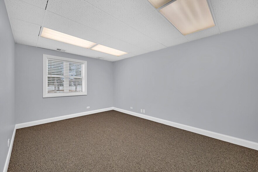 More Photos Of 3S340 Rockwell St, Warrenville Manufacturing For Lease