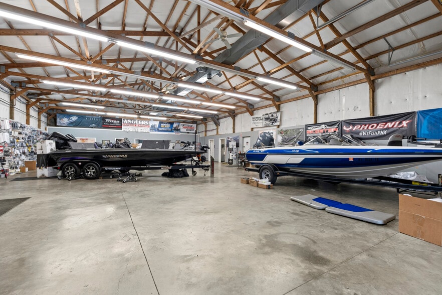 More Photos Of 4510 N Preston Hwy, Shepherdsville Showroom For Sale