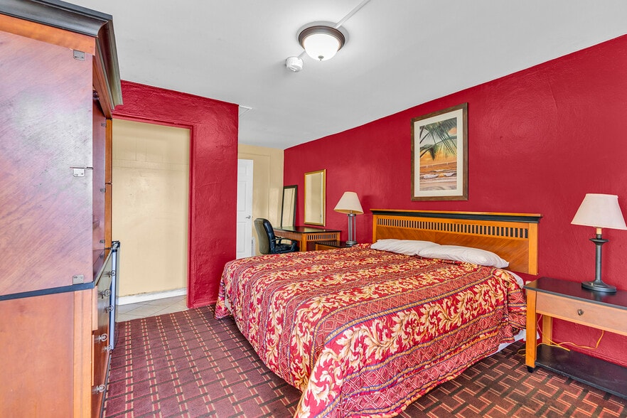More Photos Of 1290 S Federal Hwy, Dania Beach Hotel For Sale
