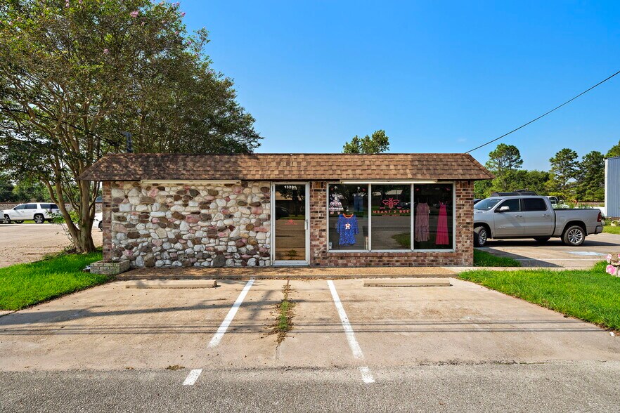 More Photos Of 13201 Highway 6, Santa Fe Office For Sale