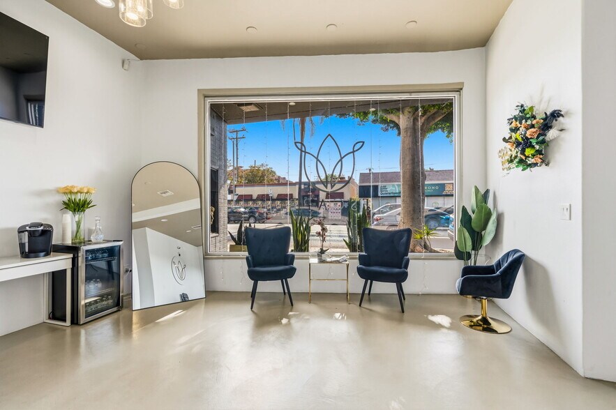 More Photos Of 351-353 S Robertson Blvd, Beverly Hills Storefront Retail Office For Lease