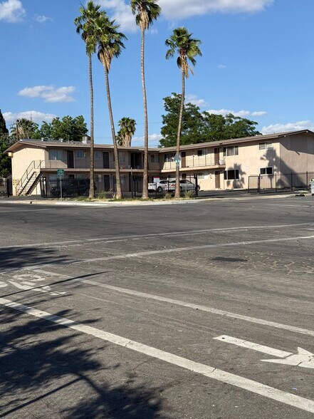 More Photos Of 1700 Lincoln St, Bakersfield Apartments For Sale