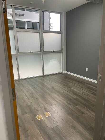 More Photos Of 2332 Cotner Ave, Los Angeles Loft Creative Space For Lease