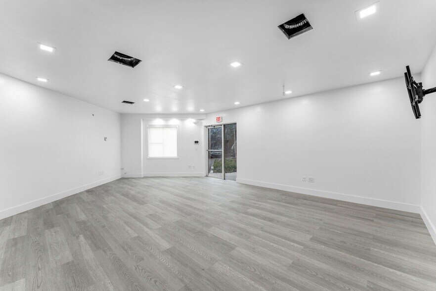 More Photos Of 9450 NW 58th St, Miami Warehouse For Lease