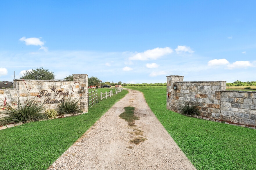Primary Photo Of 2683 Old Highway Rd, Inez Land For Sale