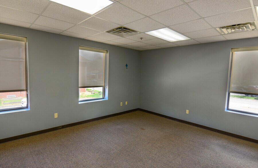 More Photos Of 4701 MacCorkle Ave SE, Charleston Medical For Sale