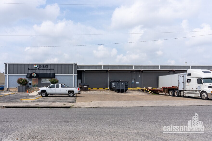 More Photos Of 2250 Chipley Cir, San Antonio Warehouse For Lease