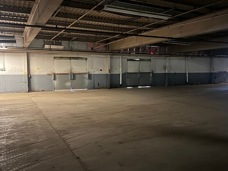 More Photos Of 44-49 Venner Rd, Amsterdam Manufacturing For Lease