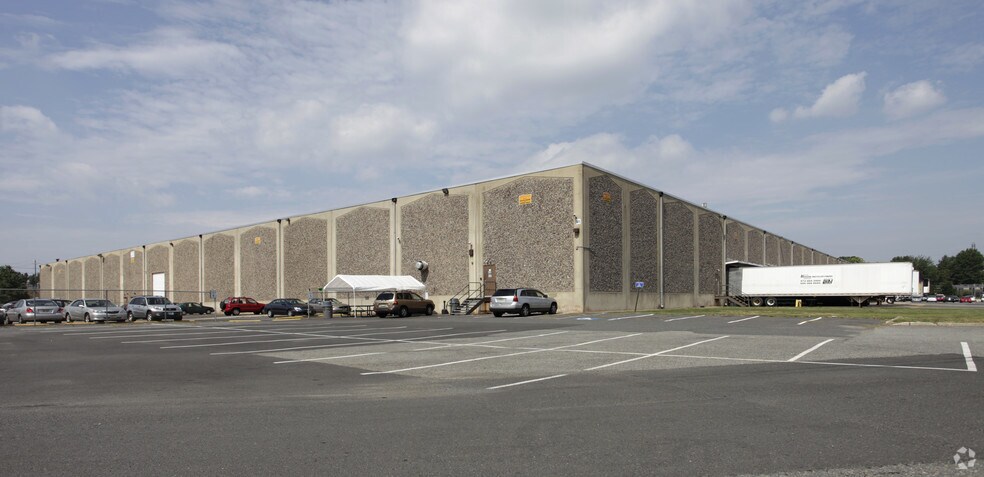 More Photos Of 96-100 Executive Ave, Edison Warehouse For Lease