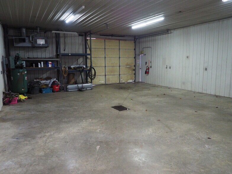 More Photos Of 9430 N Karen Dr, Mooresville Light Distribution For Lease