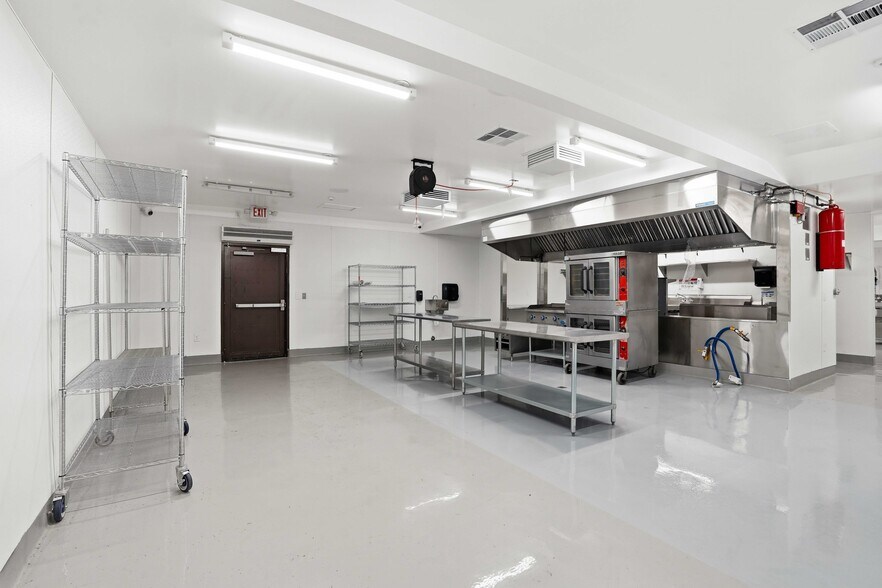 More Photos Of 14071 Polk St, Sylmar Food Processing For Lease