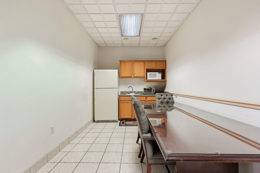 More Photos Of 381 N 9th Ave, Scranton Medical For Sale