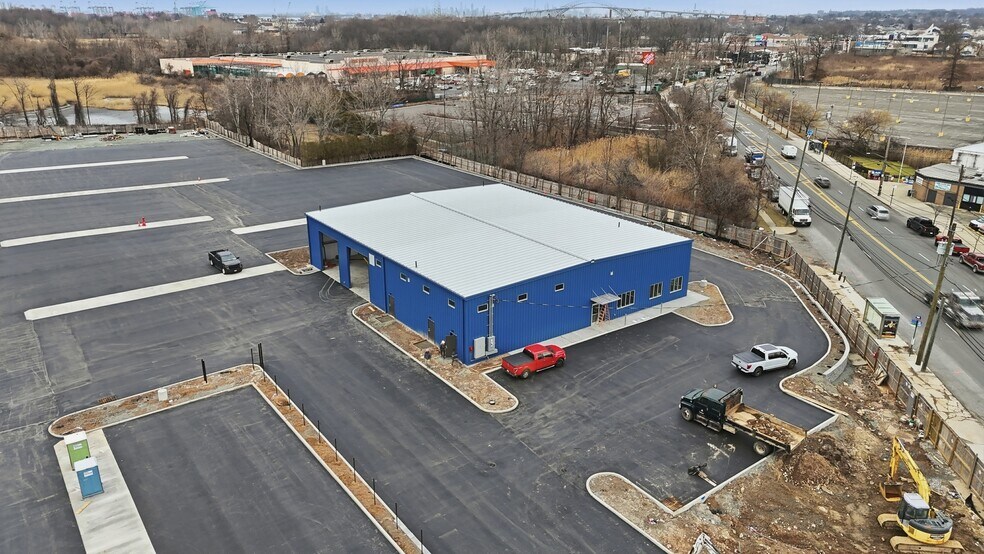More Photos Of 2577 Forest Ave, Staten Island Truck Terminal For Lease