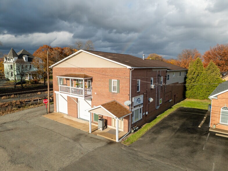 More Photos Of 700 Hoke St, Latrobe Office For Sale