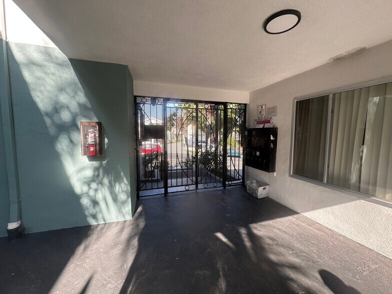 More Photos Of 610 E Hyde Park Blvd, Inglewood Apartments For Sale