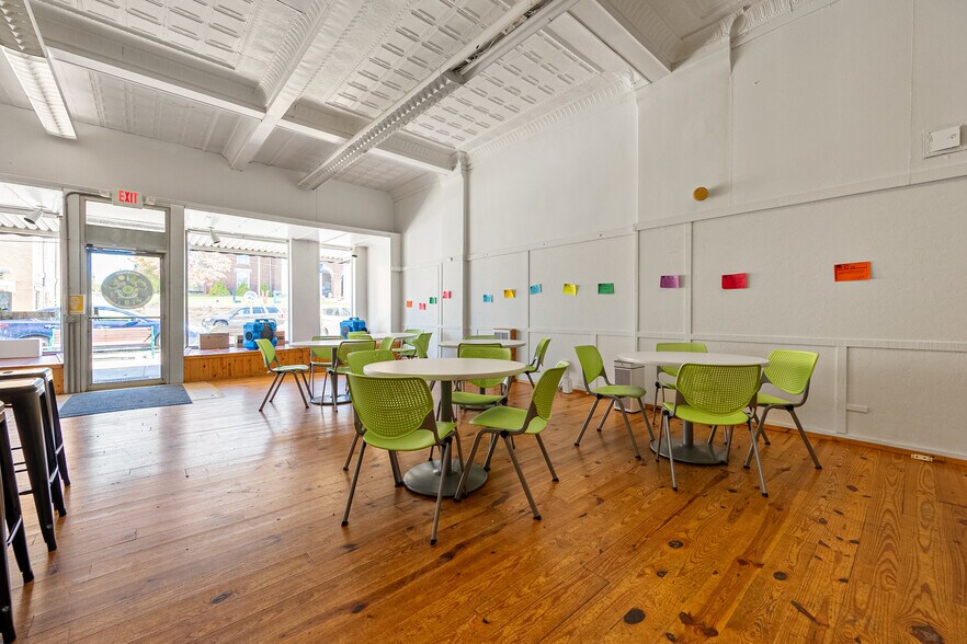 More Photos Of 516 N Main St, Hillsville Office Residential For Sale