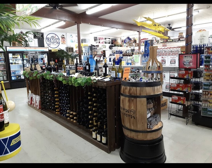 More Photos Of 810 HWY 93, Jackpot Convenience Store For Sale
