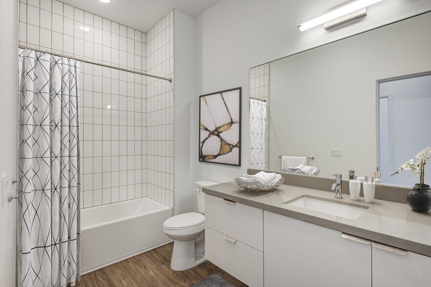 More Photos Of 107 S Hewitt St, Los Angeles Apartments For Lease