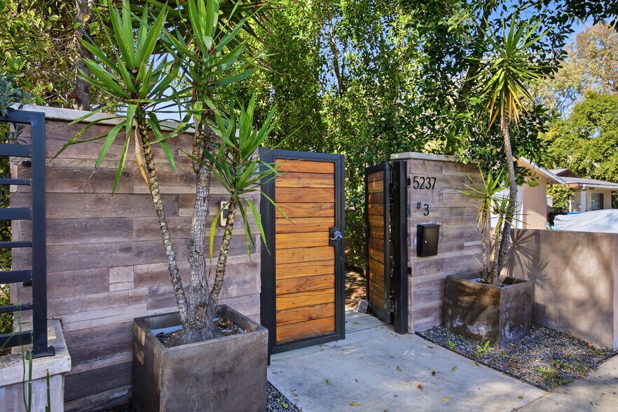 More Photos Of 5237 Topanga Canyon Blvd, Woodland Hills Multifamily For Sale