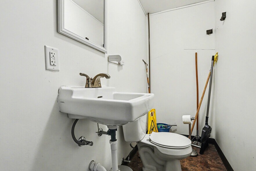 More Photos Of 130 E Water St, Constantine General Retail For Sale