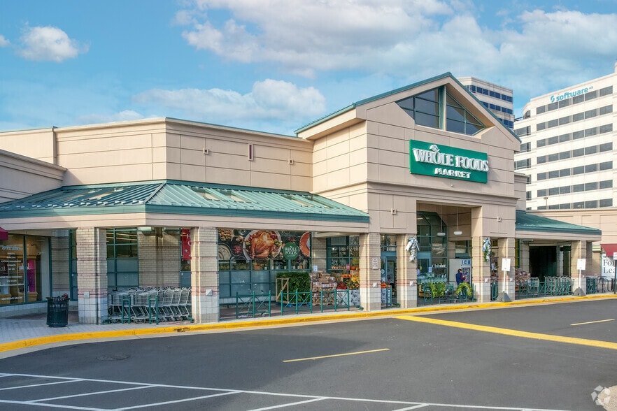 More Photos Of 11648-11694 Plaza America Dr, Reston Storefront For Lease