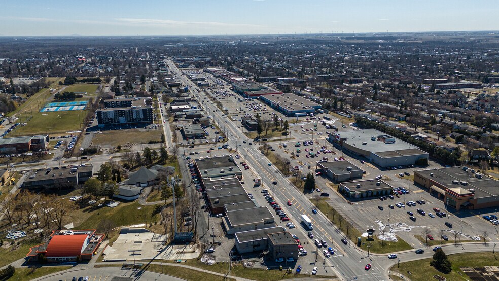 More Photos Of 75A-97 Boul D'anjou, Châteauguay Storefront For Lease