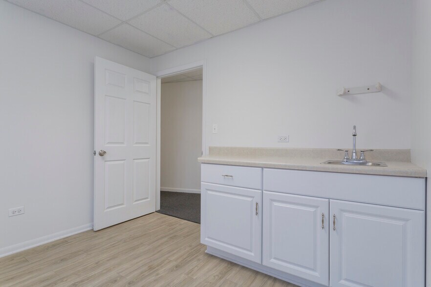 More Photos Of 1835 N 19th Ave, Melrose Park Medical For Lease