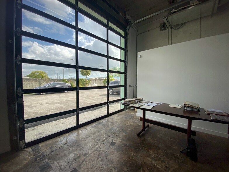 More Photos Of 290 NW 73rd St, Miami Service For Lease