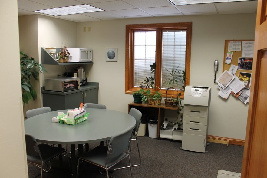 More Photos Of 2848 Memorial Dr, Two Rivers Medical For Lease