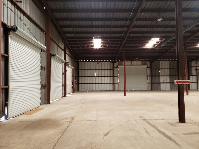 More Photos Of 2526 W New York Ave, Deland Warehouse For Sale