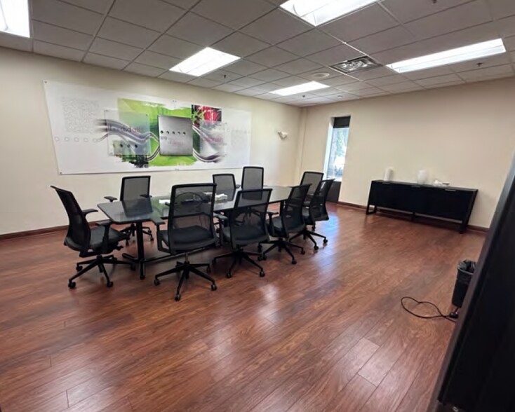 More Photos Of 909 S Perkins St, Appleton Light Manufacturing For Sale