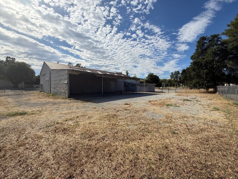 More Photos Of 2651 Henderson, Redding Warehouse For Sale