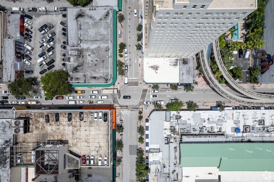 More Photos Of 101 NE 2nd Ave, Miami Freestanding For Lease