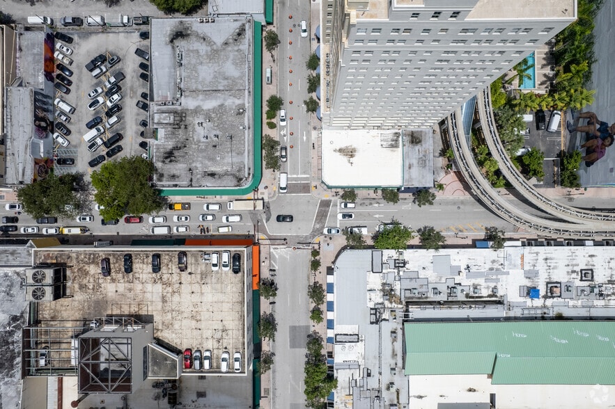 More Photos Of 101 NE 2nd Ave, Miami Freestanding For Lease